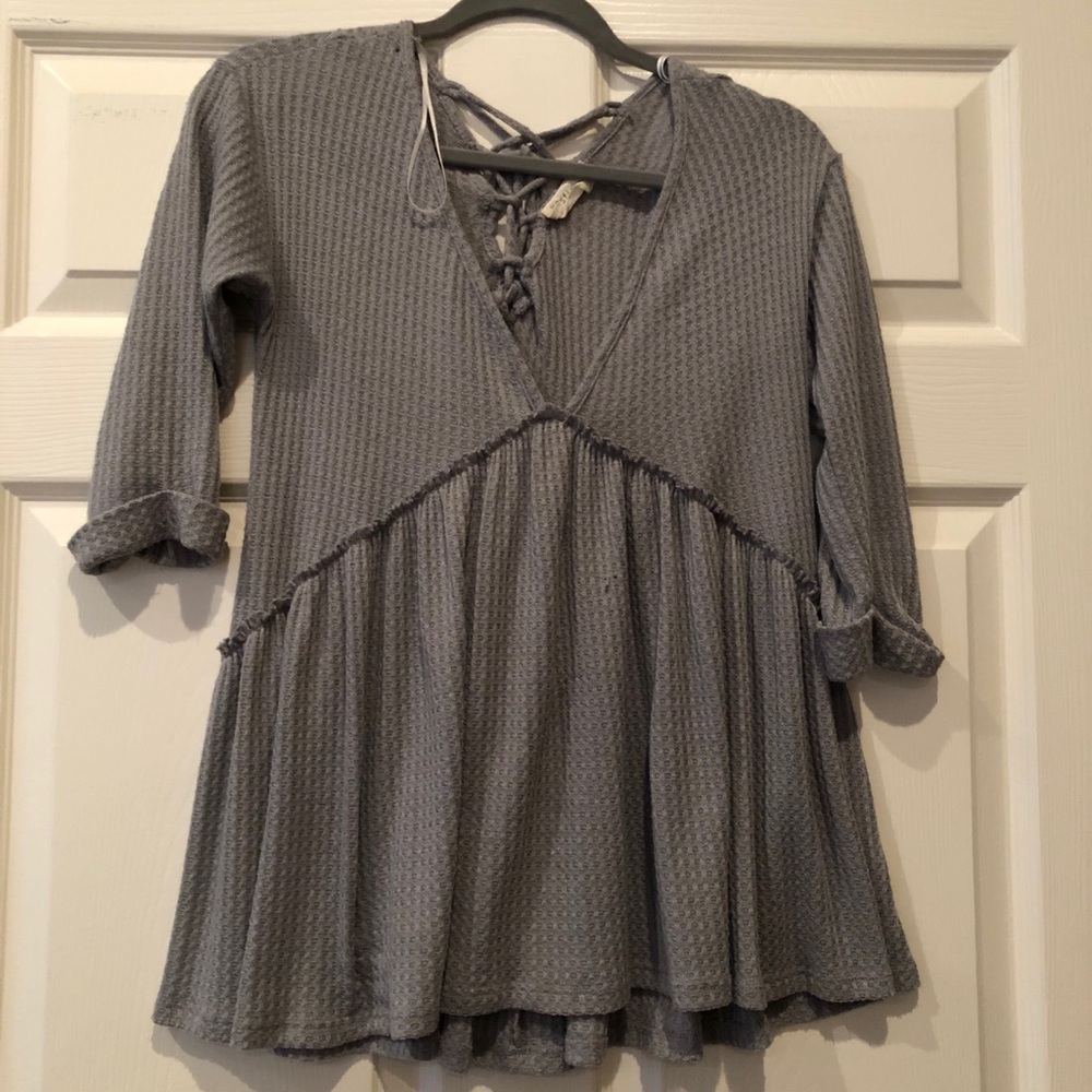 Cute grey top with braided back